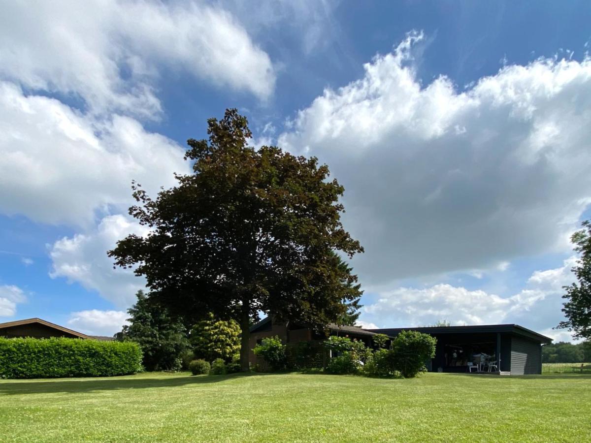 Schwedenhaus Mit Holzofen & Aussenkamin Auf 1400M2 Tensbuttel-Rost Exterior foto